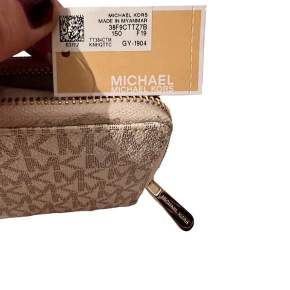 Michael Kors Jet Set Vanilla Three quarter Zippered Wallet NWT - Picture 7 of 7